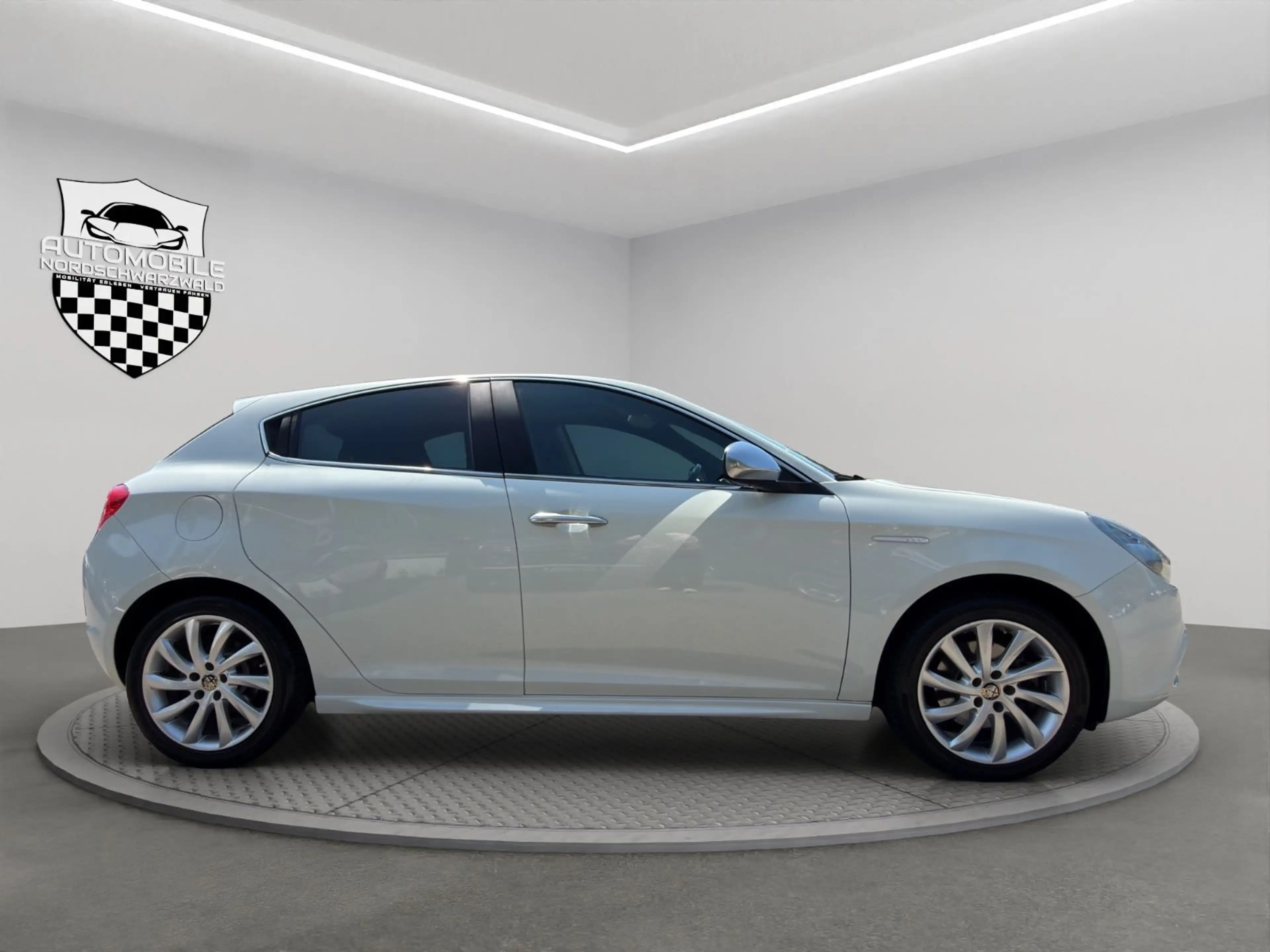 Alfa Romeo Giulietta Turismo | AUTOMATIK 8FACH KLIMAAUT — photo 7