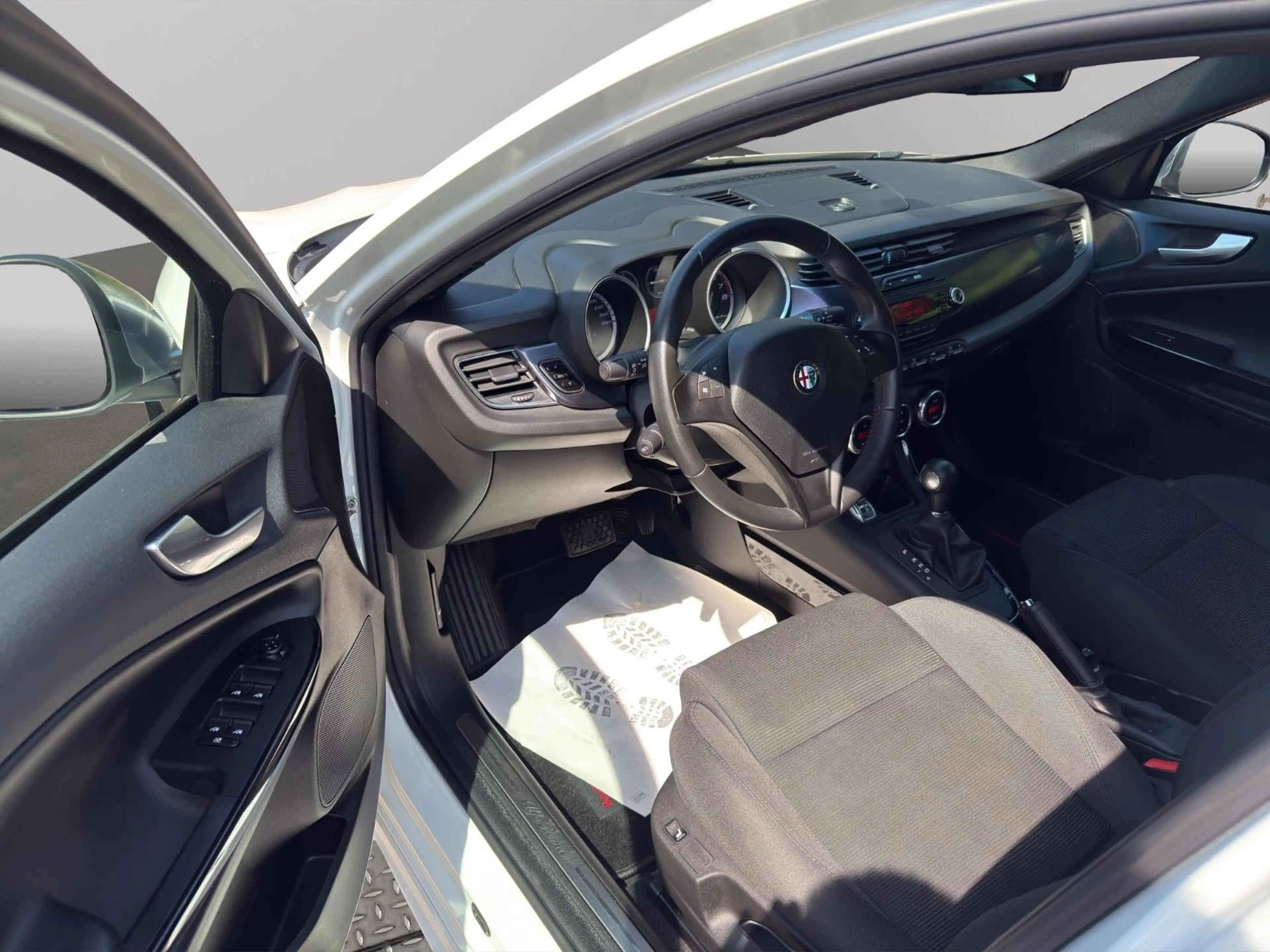 Alfa Romeo Giulietta Turismo | AUTOMATIK 8FACH KLIMAAUT — photo 9