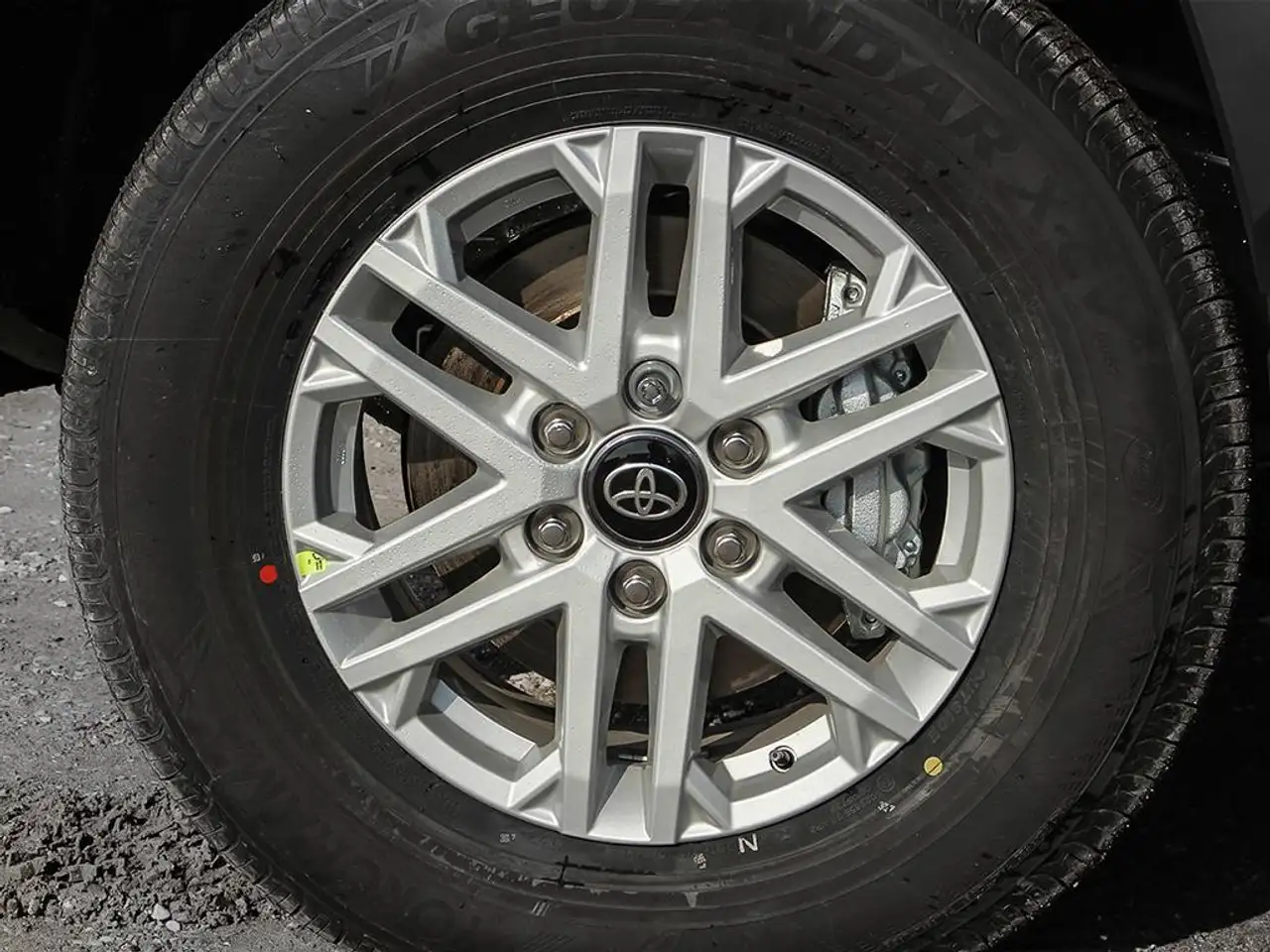 Toyota Tundra снимка Toyota Tundra
