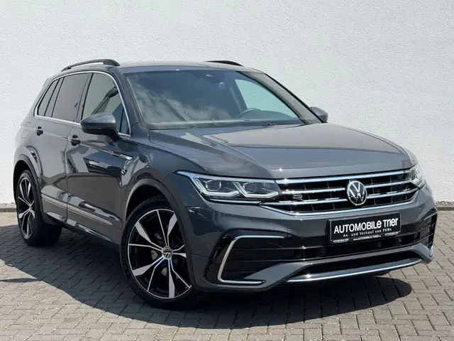Volkswagen Tiguan view 3