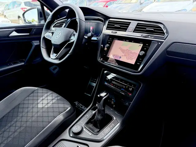 Volkswagen Tiguan view 12