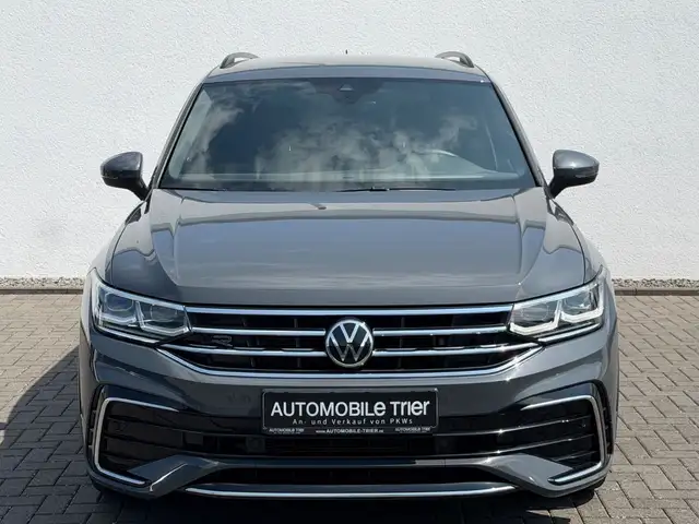 Volkswagen Tiguan view 2