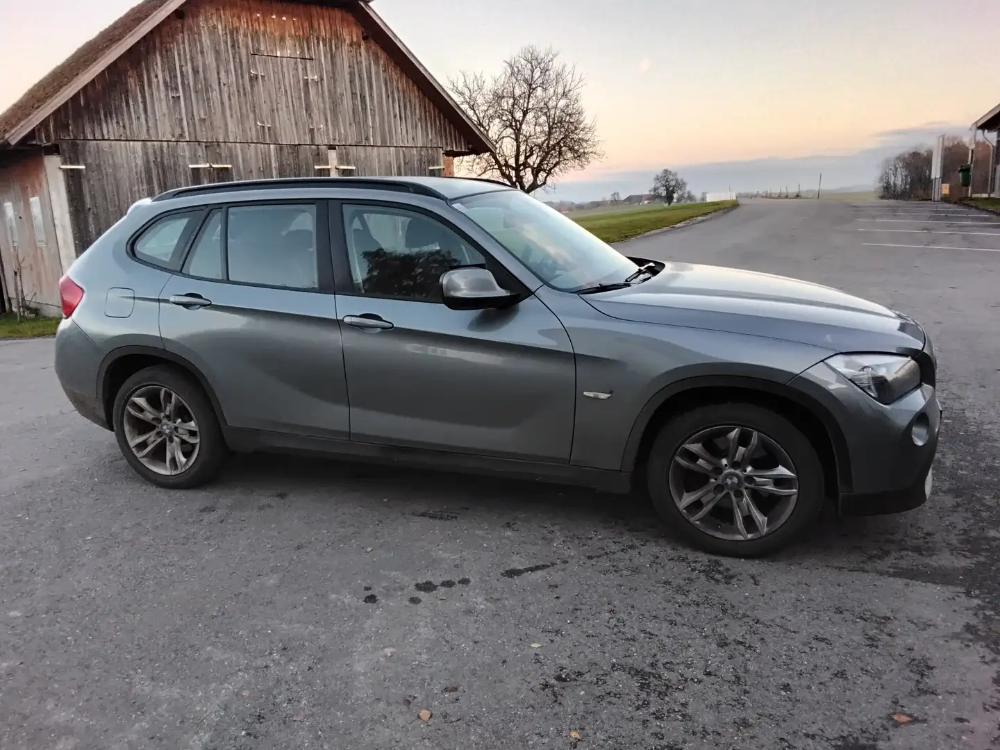 BMW X1 X1 sDrive18d Grau - 2
