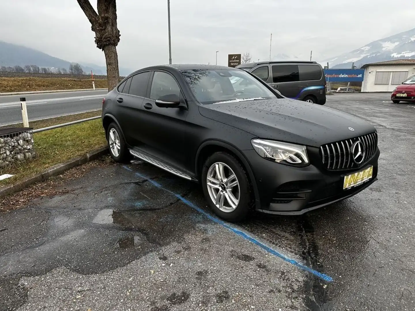 Mercedes-Benz GLC 220 d 4Matic Schwarz - 2