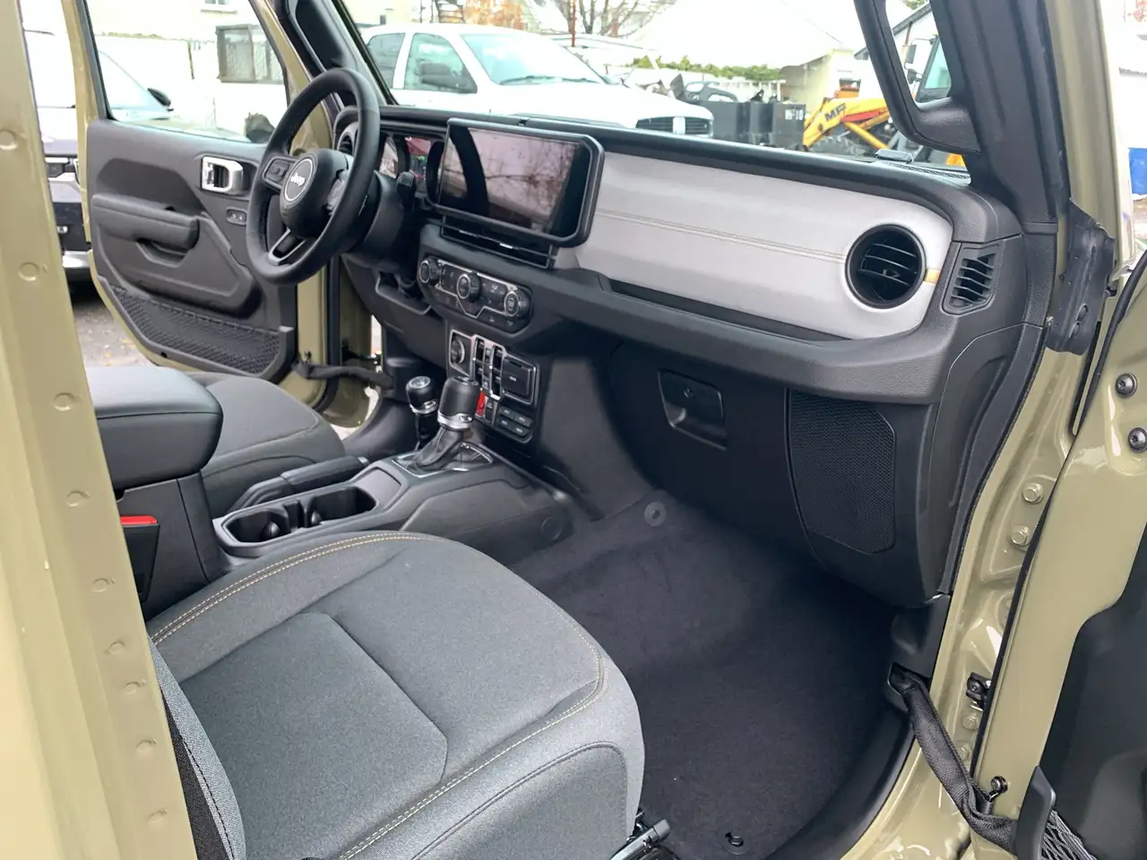 Jeep Wrangler снимка Jeep Wrangler