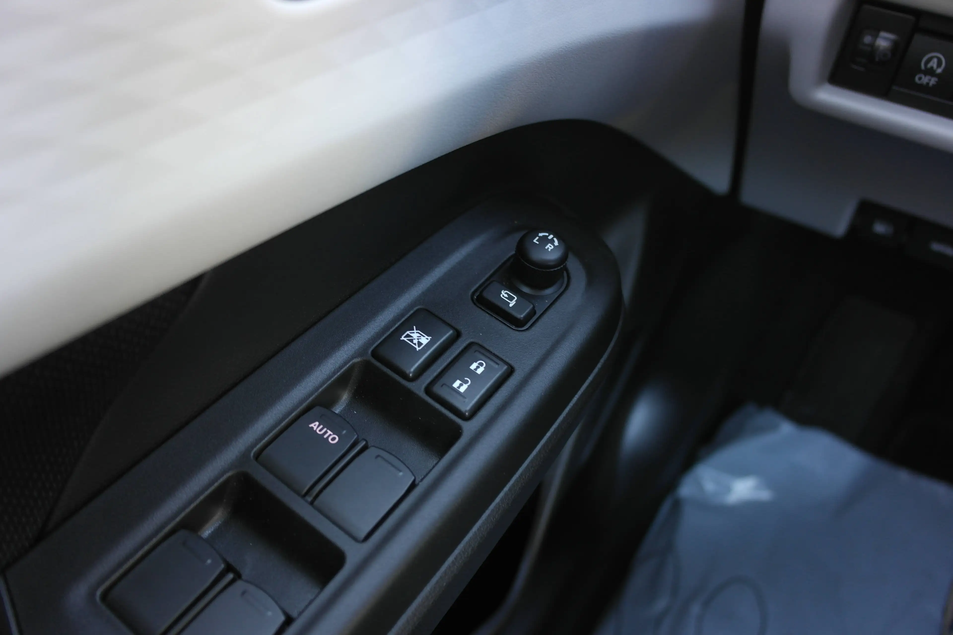 Suzuki Swift Swift 1.2 Dualjet Hybrid Comfort+,Navi,SHZ,wie NEU — photo 13