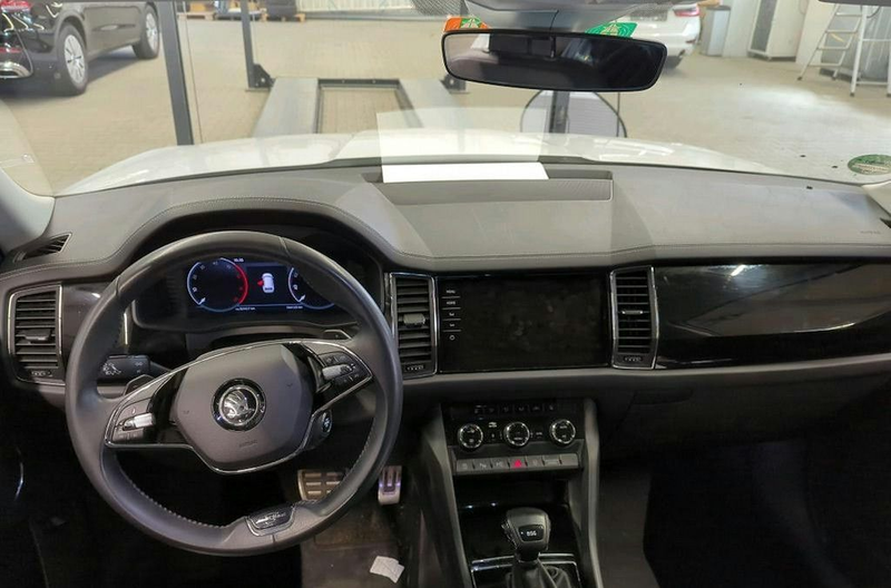 Skoda Kodiaq 2.0TDI L&K 7Sitze AHK Virt DCC Pano StHzg — photo 7