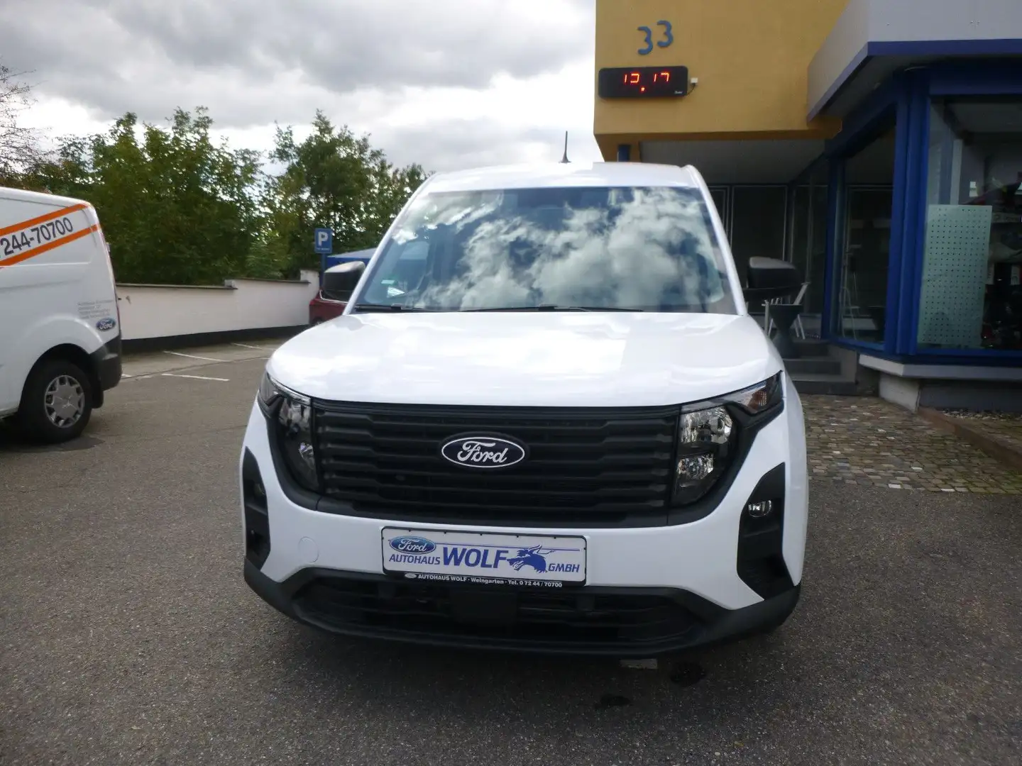 Ford Transit Courier 1.5 Trend Klimaautomatik SYNC4 Biały - 2
