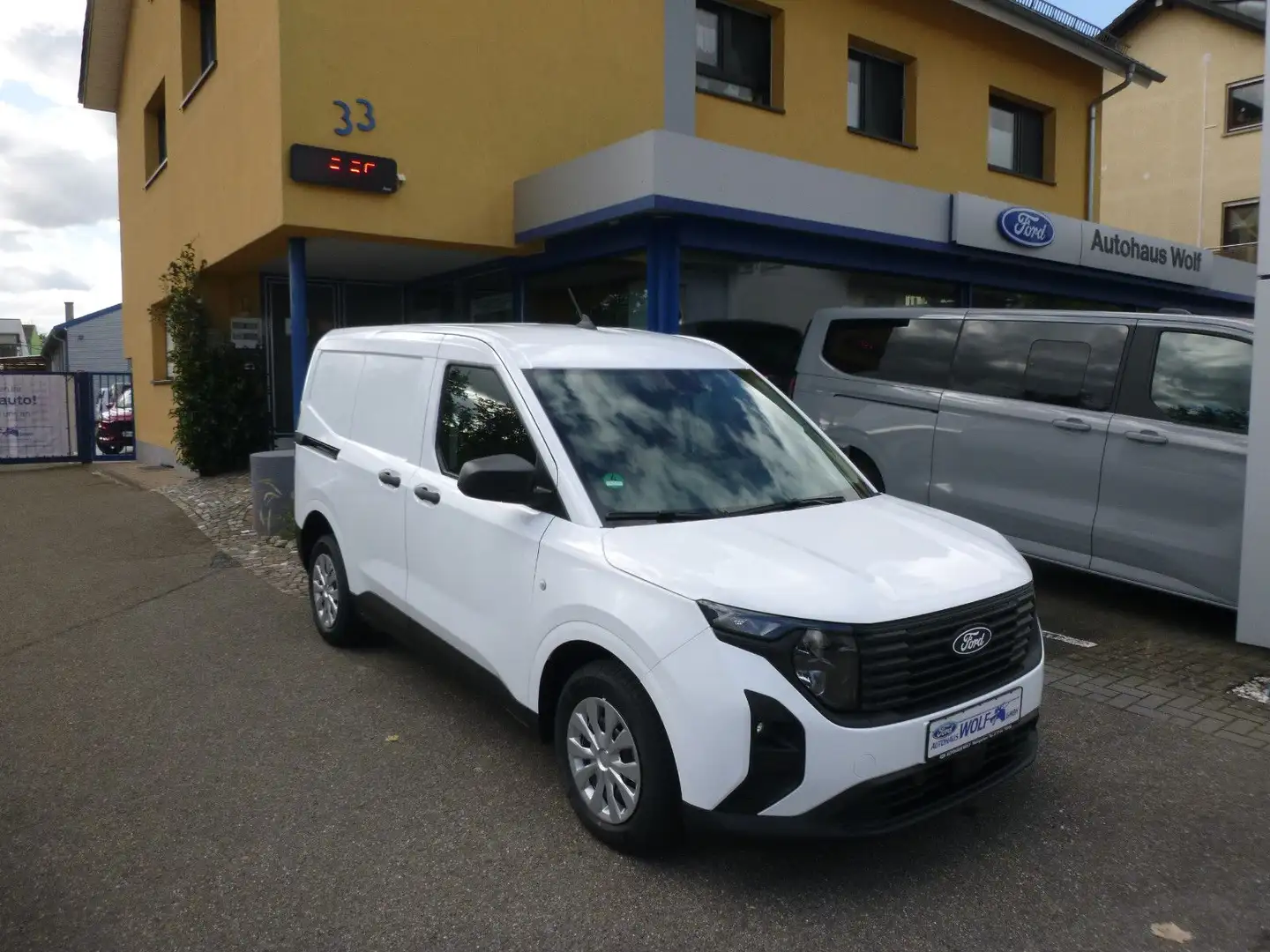 Ford Transit Courier 1.5 Trend Klimaautomatik SYNC4 Biały - 1
