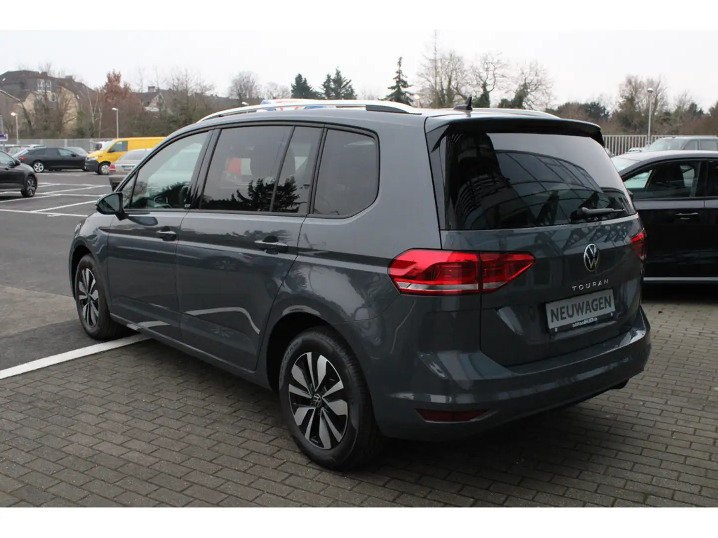 Volkswagen Touran 1.5l TSI Move *LED,ACC, TravelAssist* Grau - 2