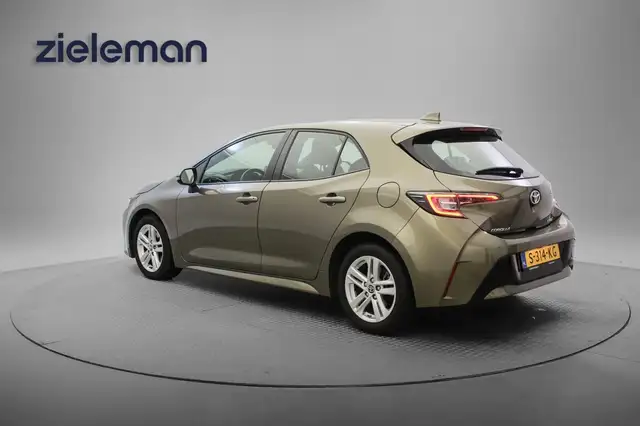 Toyota Corolla view 3