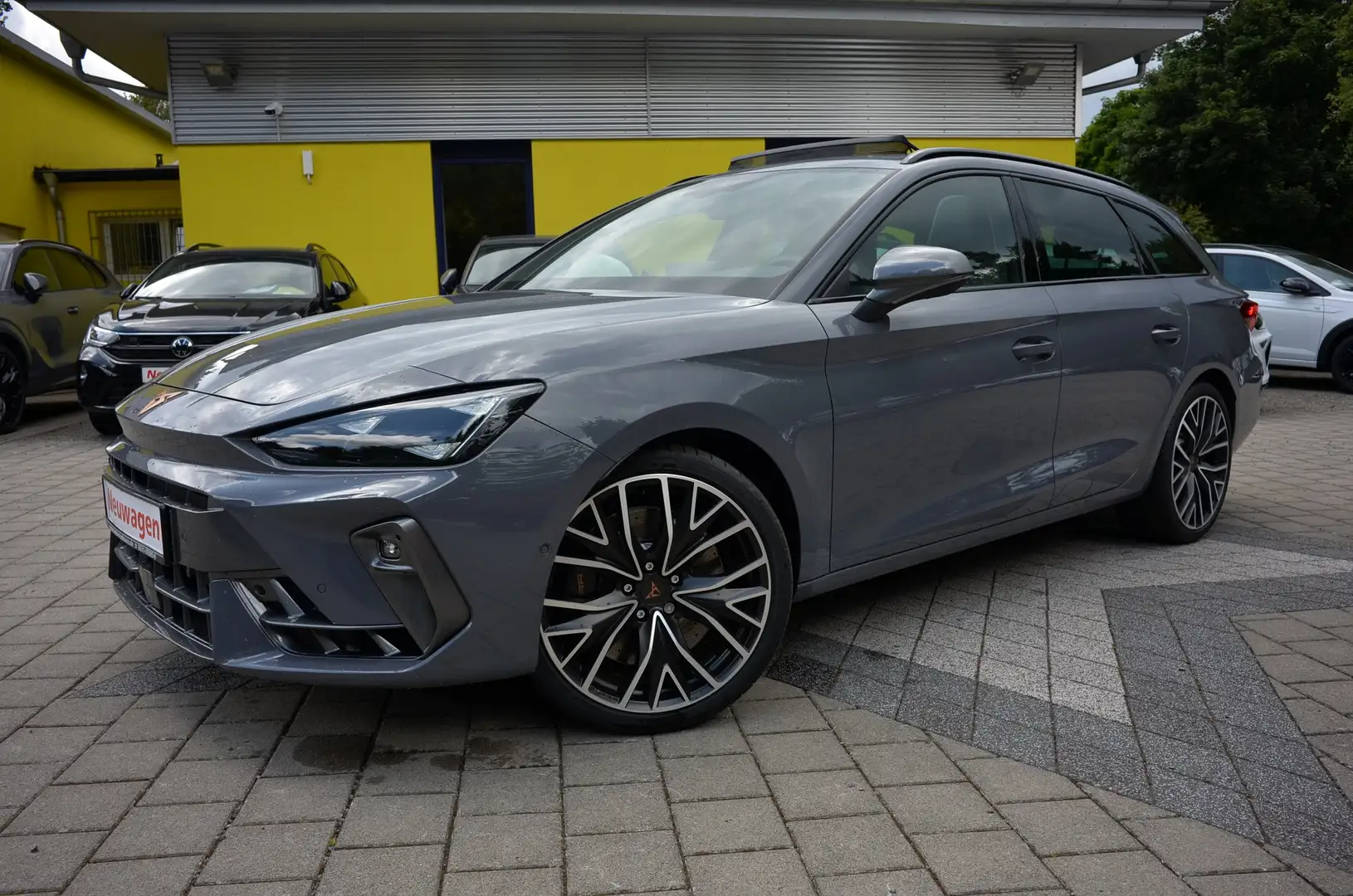 CUPRA Leon ST 2.0 TSI VZ 333 DSG 4x4 5JGAR+PANO+eAHK Grau - 1