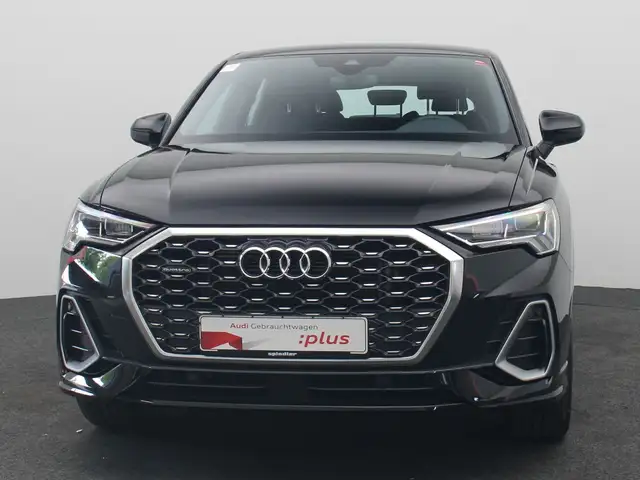 Audi Q3 view 3