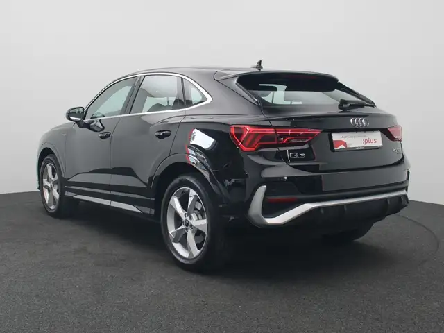 Audi Q3 view 5
