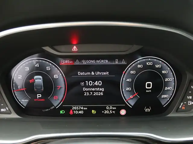 Audi Q3 view 8