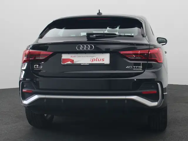 Audi Q3 view 6
