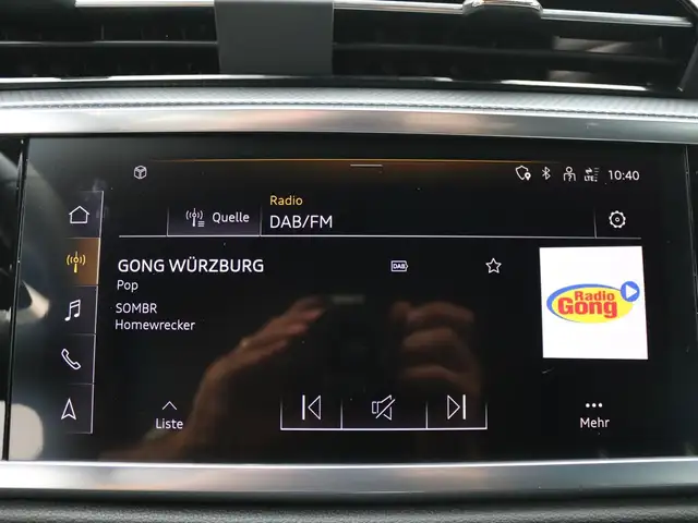 Audi Q3 view 9