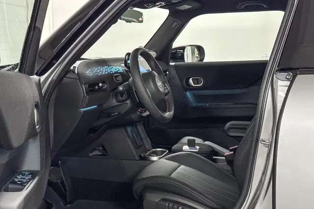 Mini Hatch view 8