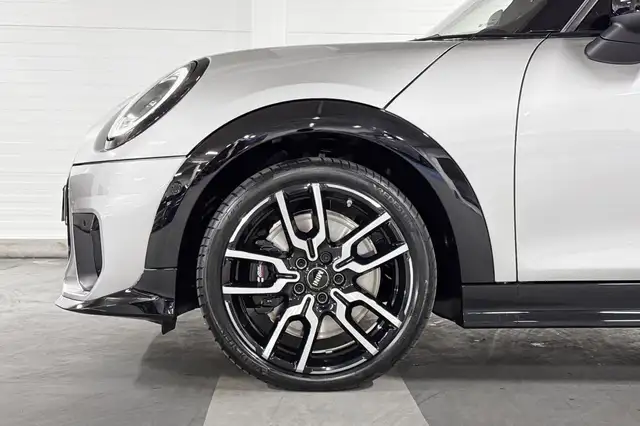 Mini Hatch view 4