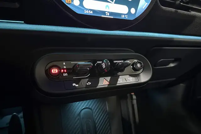 Mini Hatch view 14