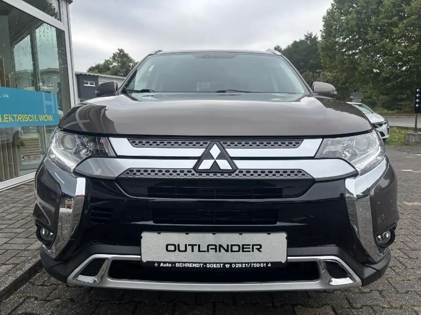 Mitsubishi Outlander Active 2.0 Automatik/AHK/Navi/Kamera/1 Braun - 2