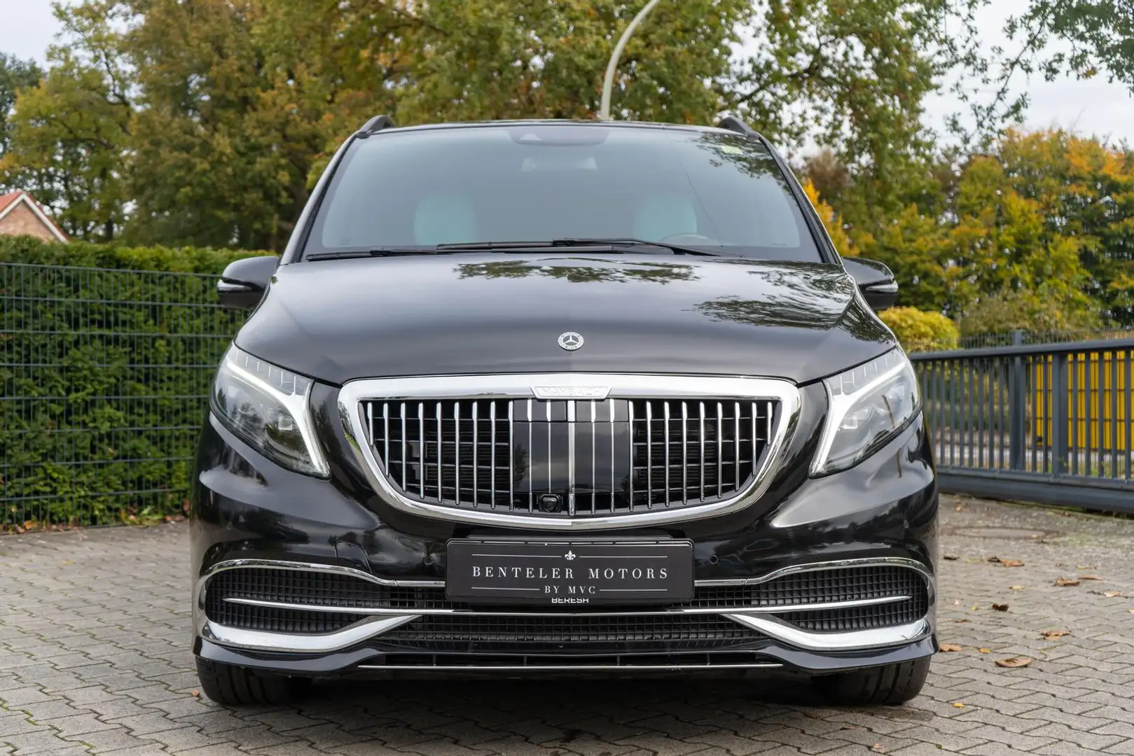 Mercedes-Benz V 300 V300d Extralang mit VIP UMBAU Noir - 1