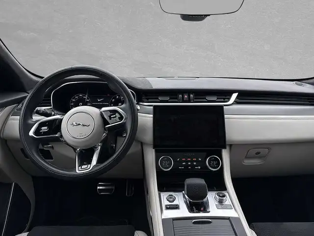 Jaguar F-Pace view 4