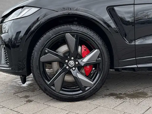 Jaguar F-Pace view 9