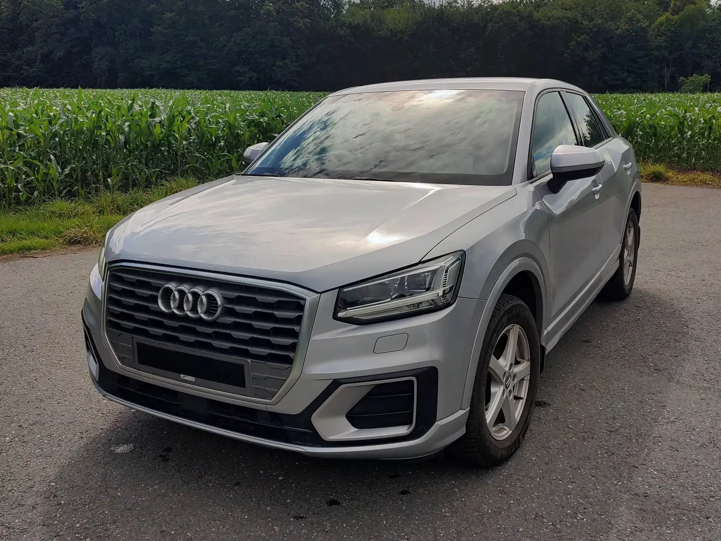 Audi Q2 SUV Silber - 1