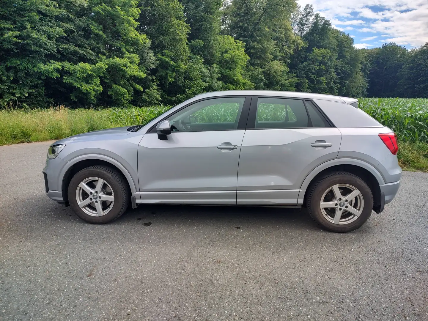 Audi Q2 SUV Silber - 2