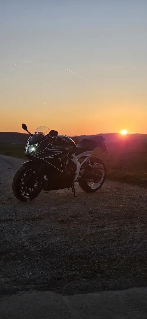 Honda CBR 650 Černá - 1