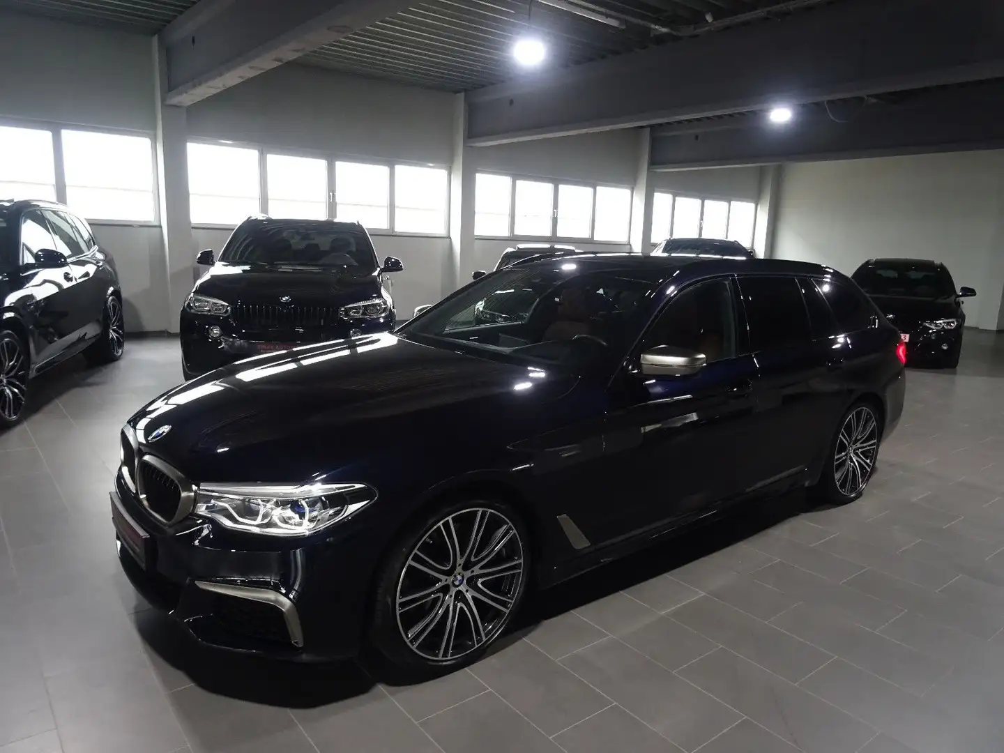 BMW 550 d XD JET BLACK ACC HUD PANO AHK LASER HK Zwart - 1