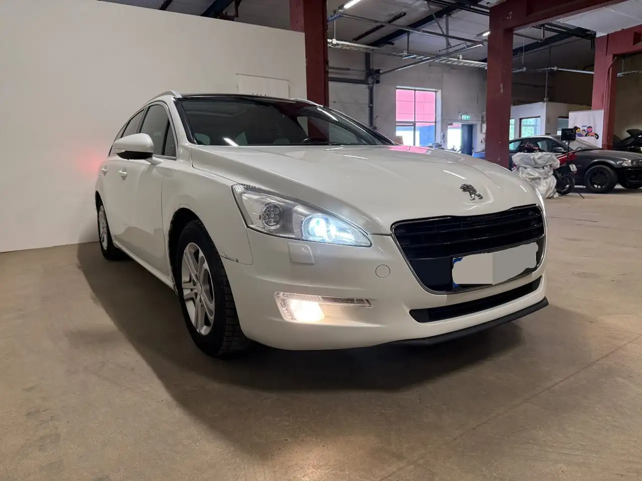Peugeot 508 SW 1.6 HDi 115ch FAP BVM5 Business Pack