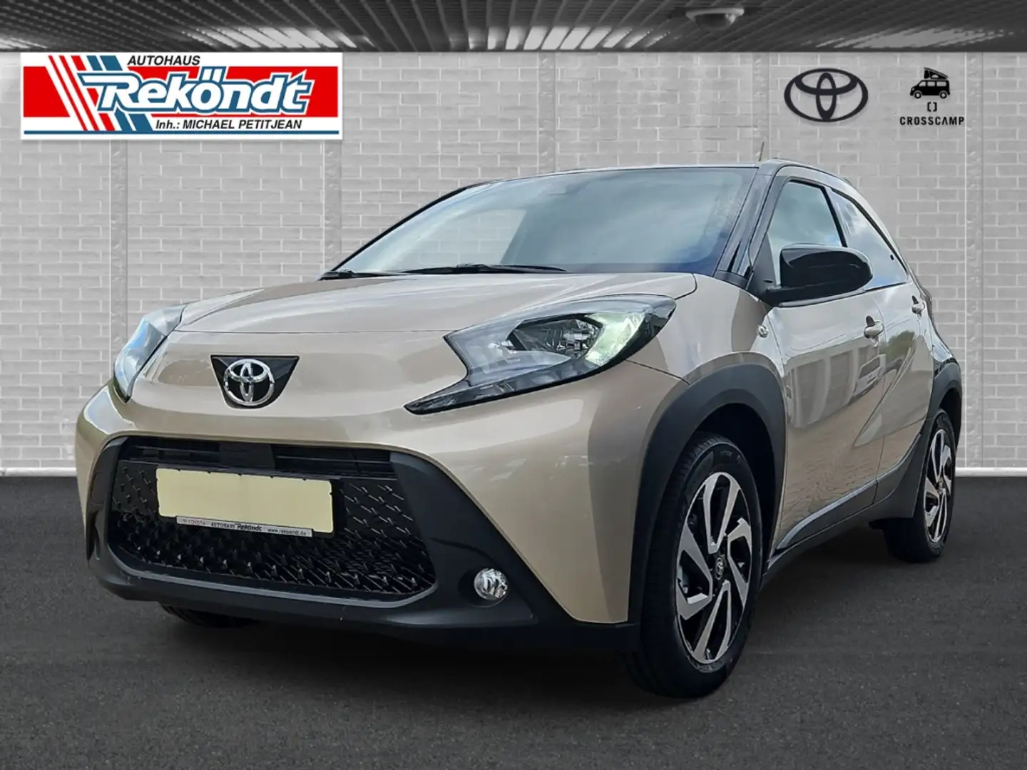 Toyota Aygo X Teamplayer 1.0 VVT-i EU6e, Kamera, ACC, Tempomat Beige - 1