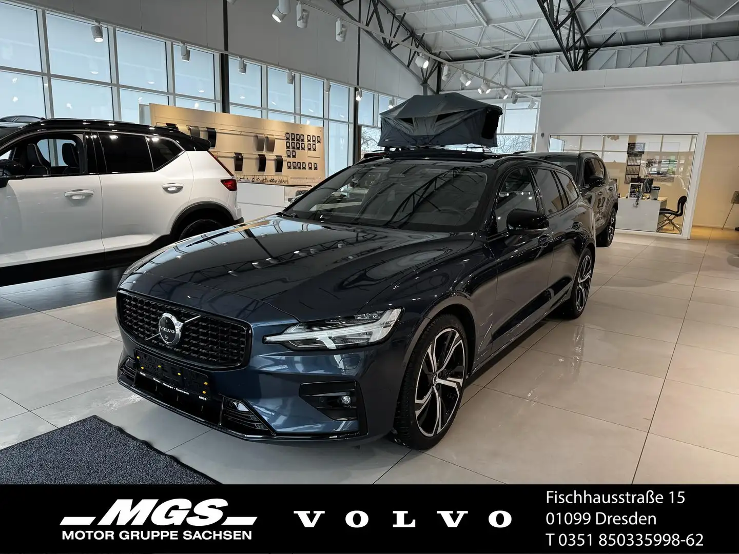 Volvo V60 B4 Plus Dark Blau - 1