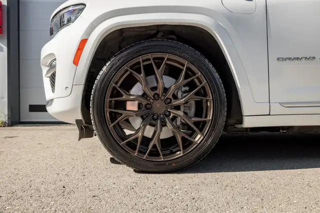 Jeep Grand Cherokee view 10