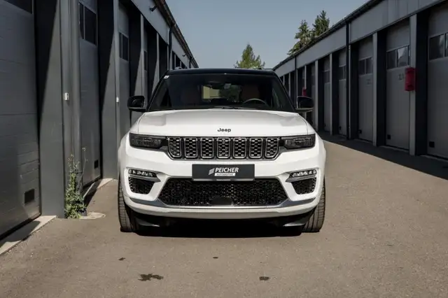Jeep Grand Cherokee view 2