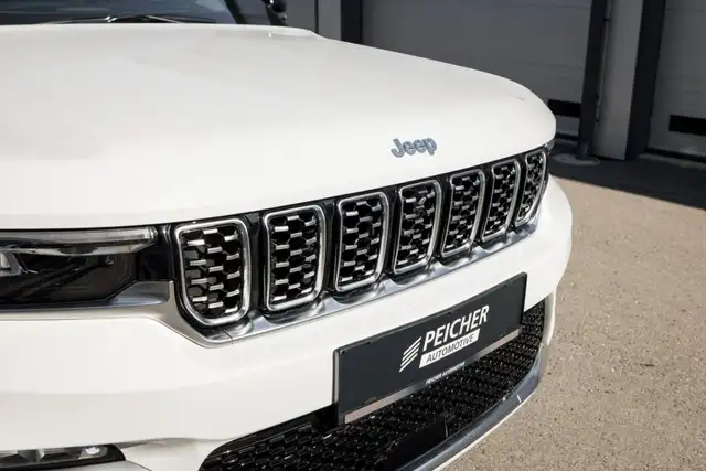 Jeep Grand Cherokee view 13