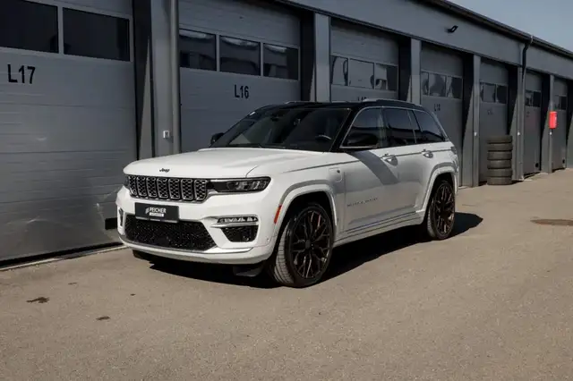 Jeep Grand Cherokee view 3