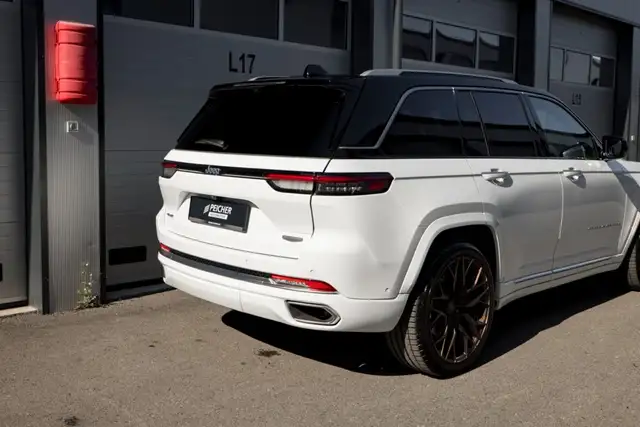 Jeep Grand Cherokee view 15