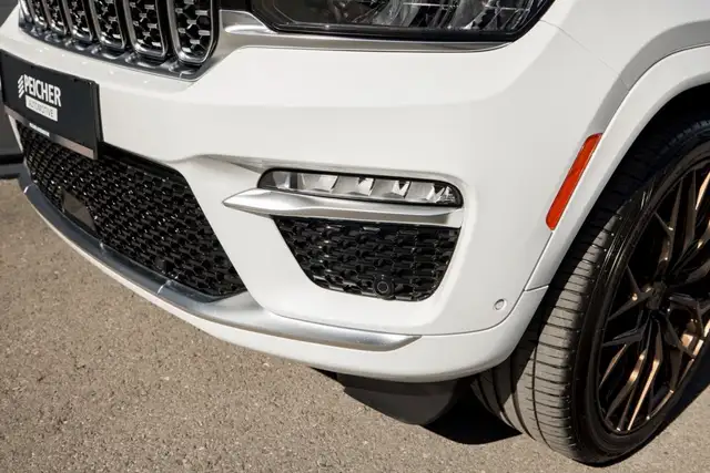 Jeep Grand Cherokee view 9