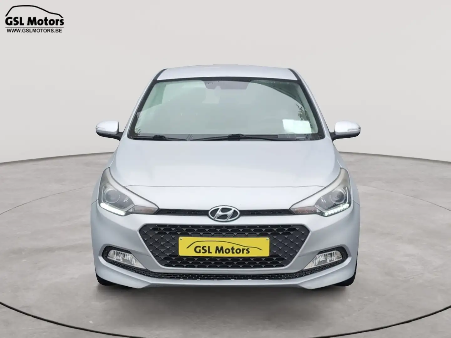 Hyundai i20 1.2i 84cv Grise alu 03/15 Airco Capteurs Bluetooth Argent - 2