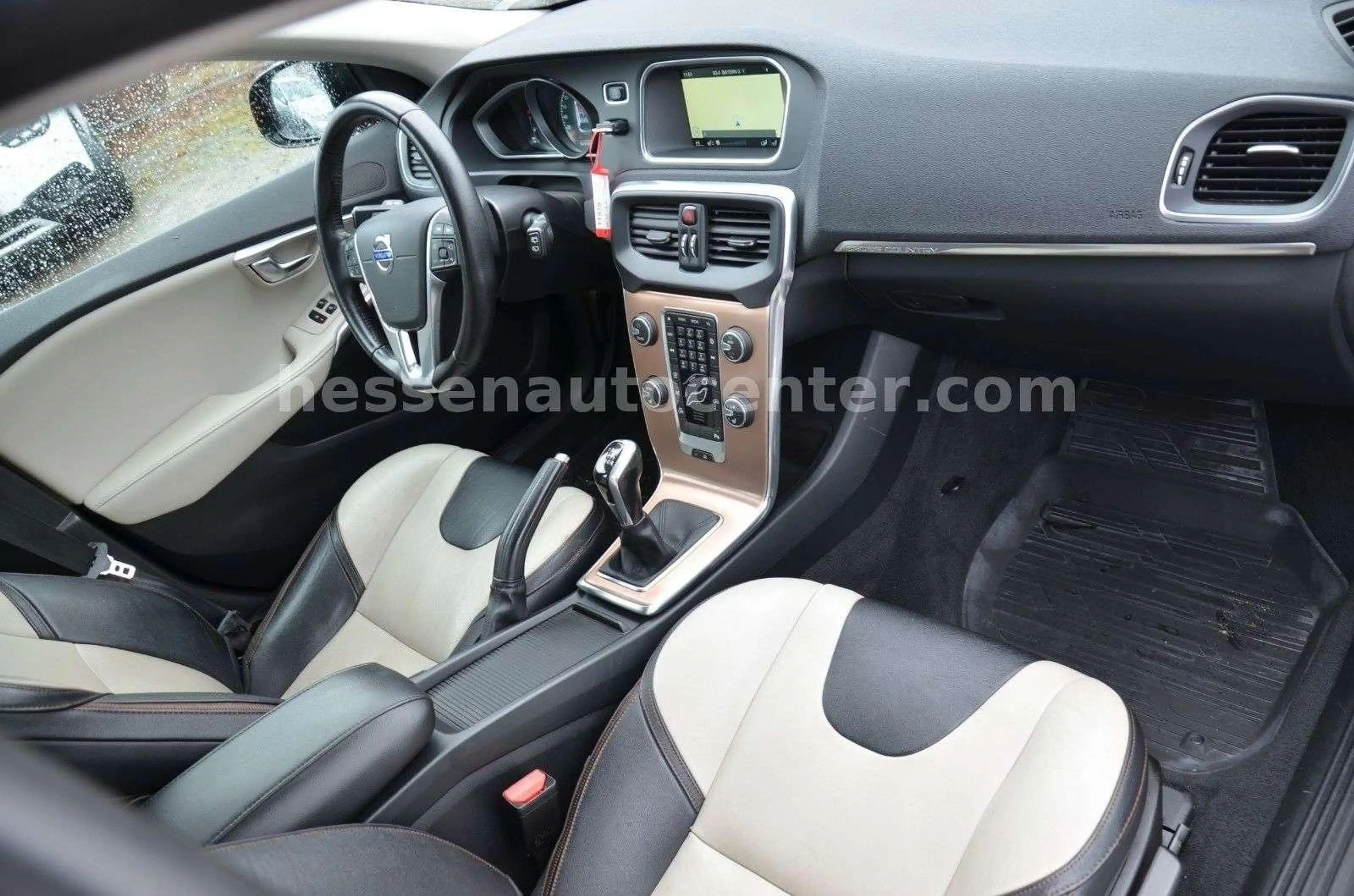 Volvo V40 Cross Country*Kamera*NAVI*XENON*TEMPO — photo 10