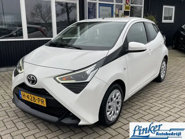 Toyota Aygo 1.0 VVT-i x-play - AUTOMAAT CAMERA NL-AUTO AIRCO