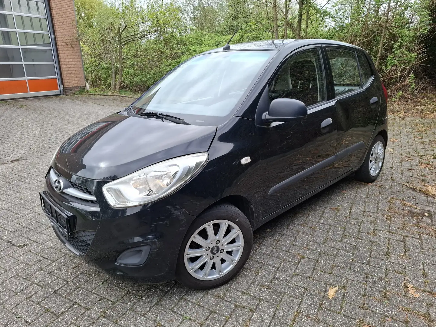 Hyundai i10 1.1 FIFA WM Edition 2.Hd. KLIMA 71.000 KM Negro - 1