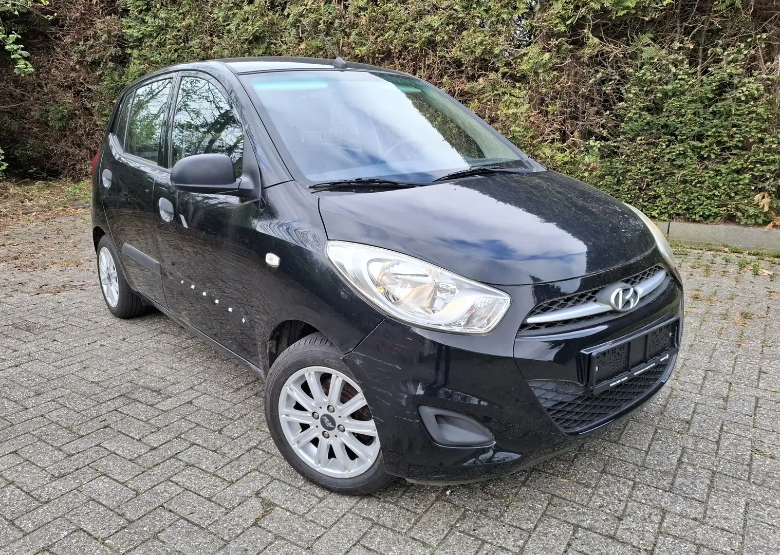 Hyundai i10 1.1 FIFA WM Edition 2.Hd. KLIMA 71.000 KM Negro - 2