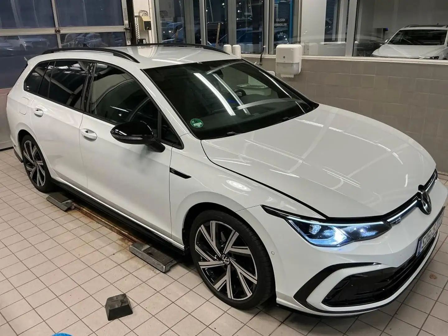 Volkswagen Golf 2.0 TSI DSG R-LINE*VIRTUAL*LED*ACC*AHK Weiß - 2