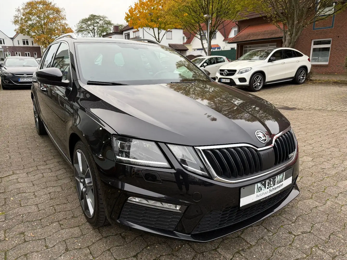 Skoda Octavia Combi RS LED/NAVI/DISTRONIC/PDC/2.HD. Schwarz - 2