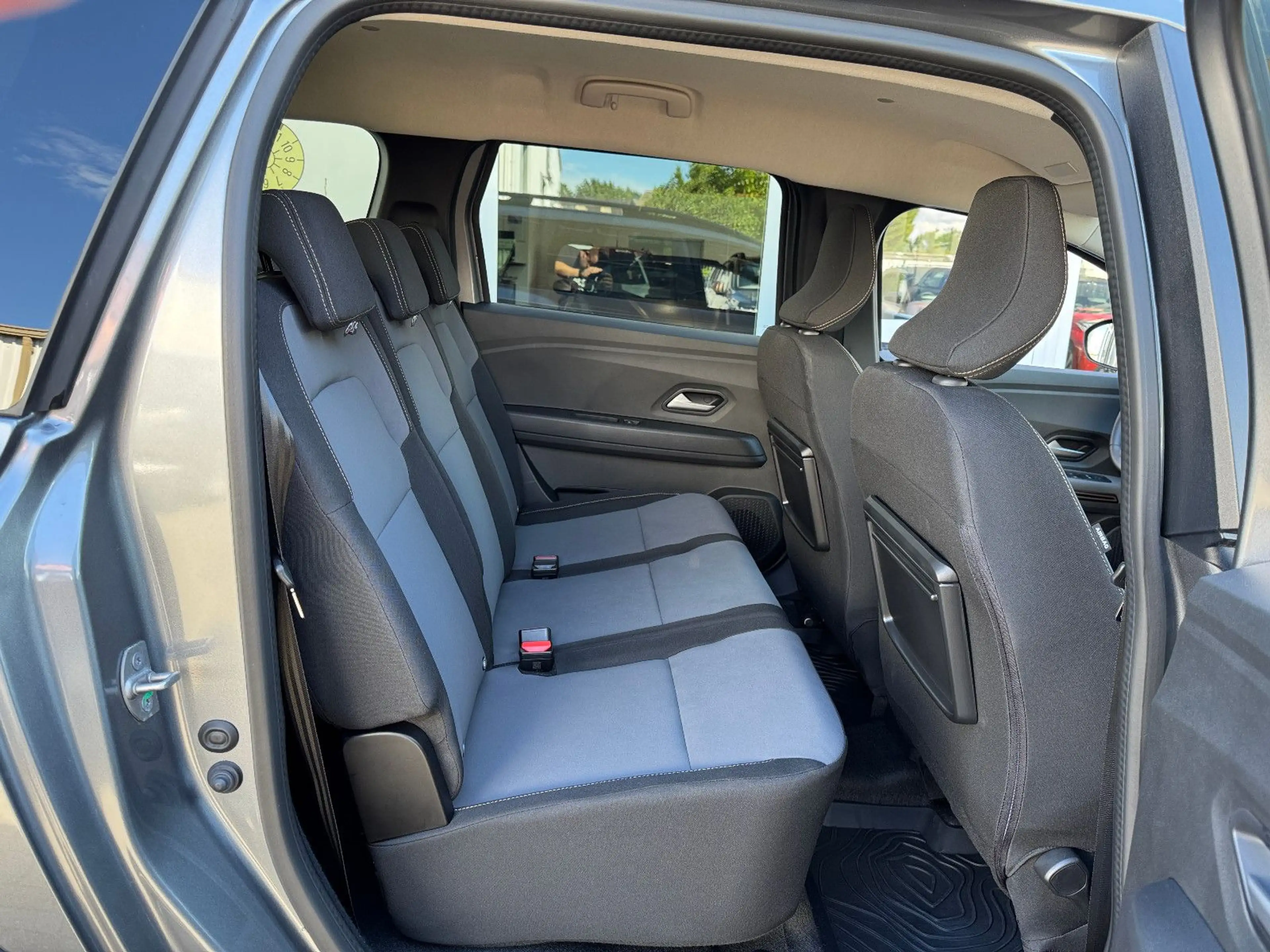Dacia Jogger Extreme AUTOMATIK NAVI+CAM ALLWETTER — photo 11