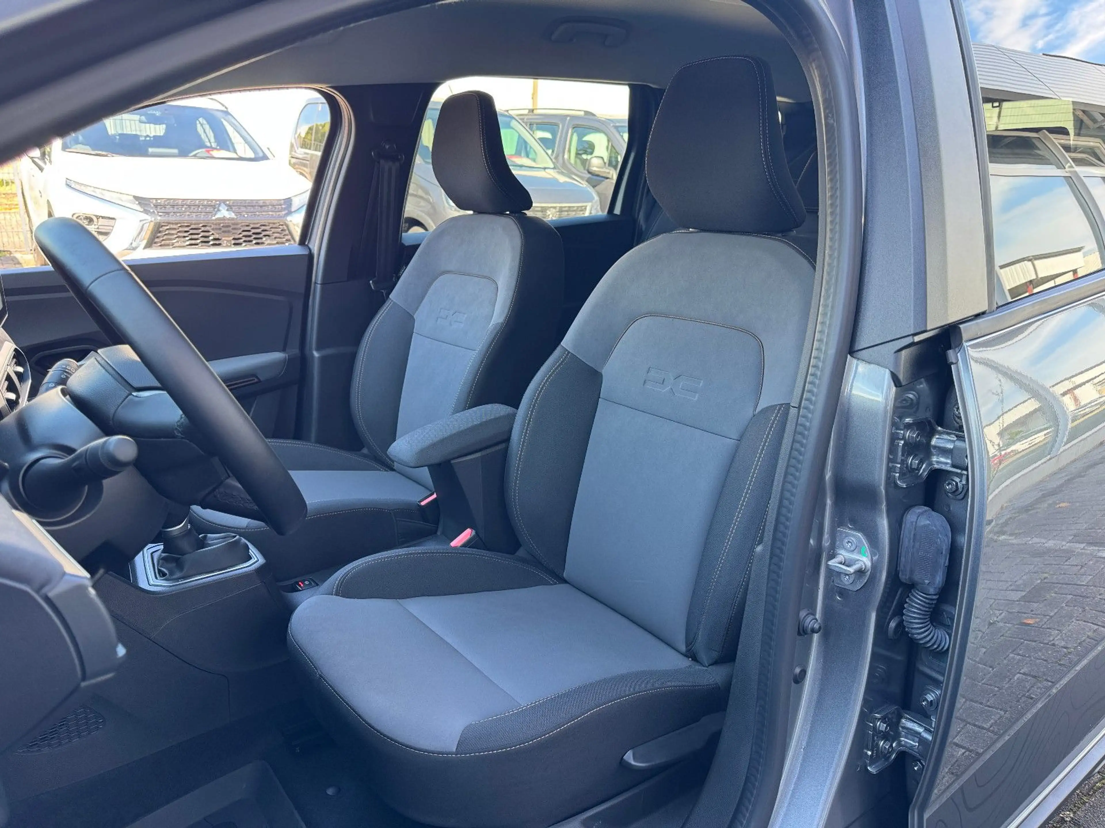 Dacia Jogger Extreme AUTOMATIK NAVI+CAM ALLWETTER — photo 8